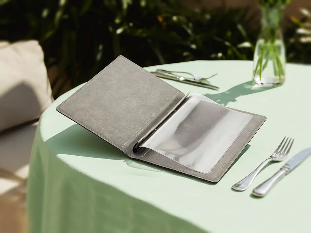 Gastronomie-Speisekarte Degusta in Grau – Format A5 hoch – Motiv 2