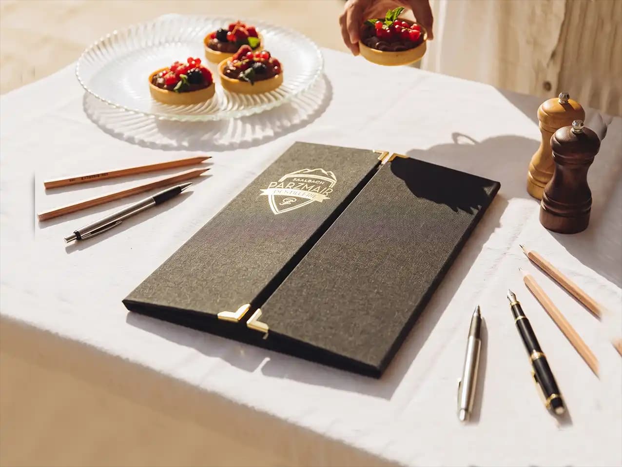Gastronomie-Speisekarte Delicard in Braun – Format A5 hoch